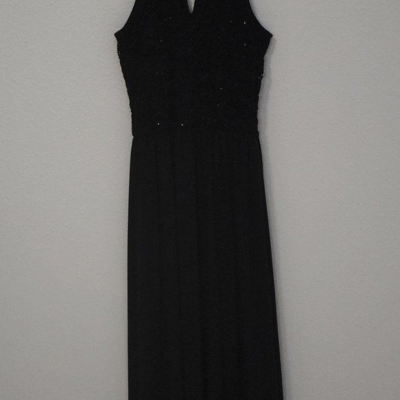 Long black dress with sequence & peak hole details - Picture 2 of 7